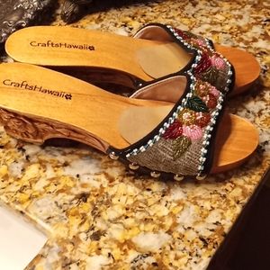 🥰💖 craft Hawaii size 6 wooden slip-on beaded  Mules shoes sandals heels tiki